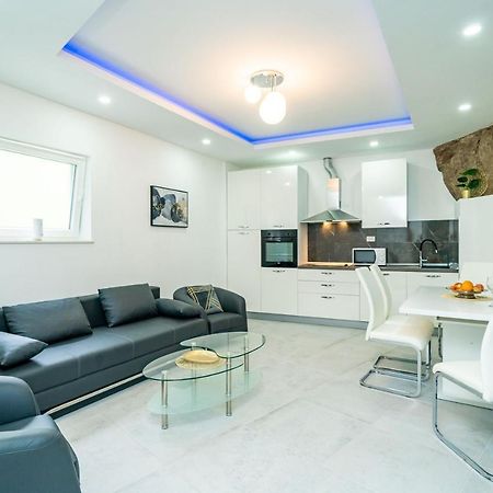 Hidden Gem Apartment Молунат Екстериор снимка