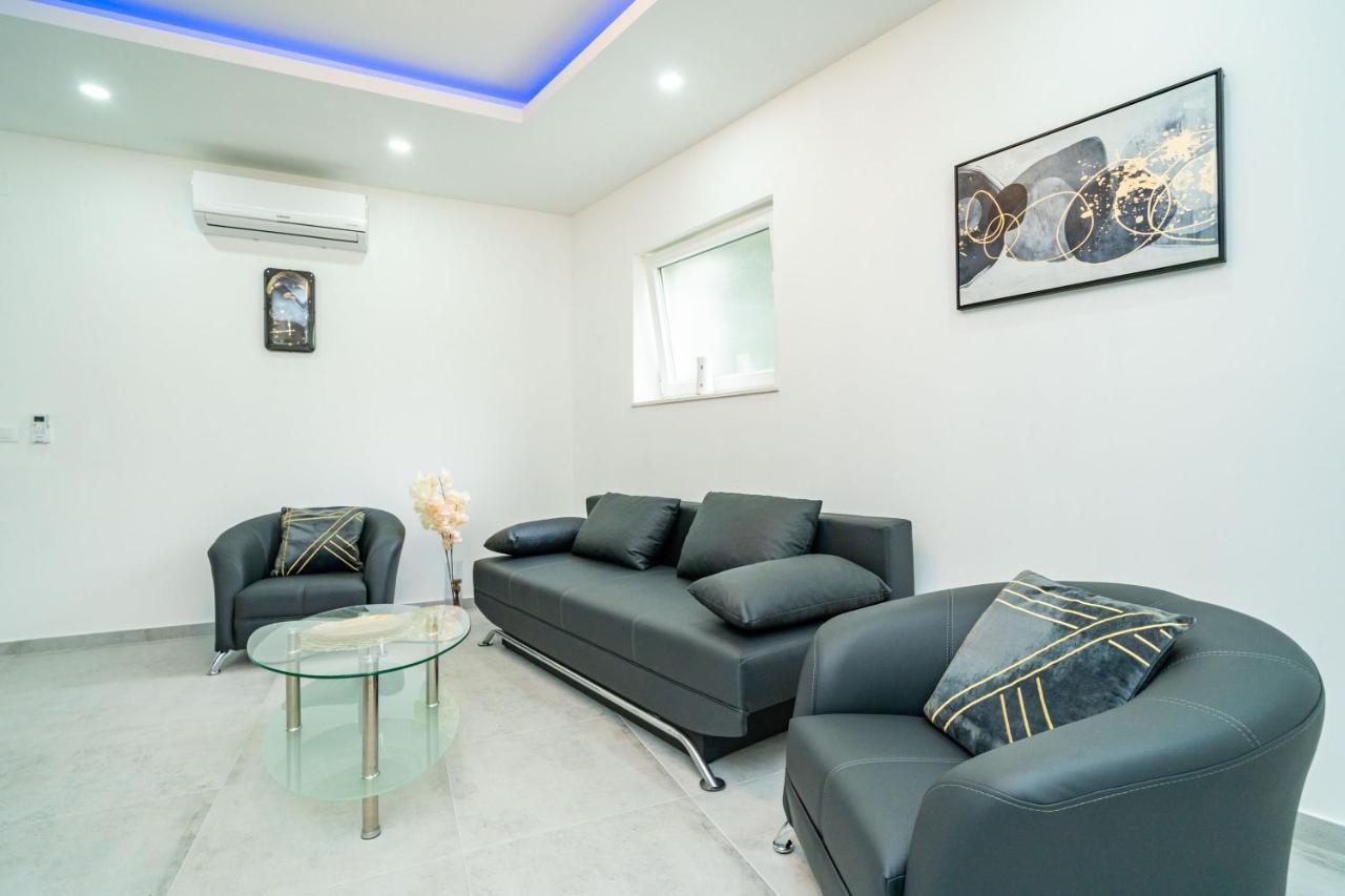 Hidden Gem Apartment Молунат Екстериор снимка